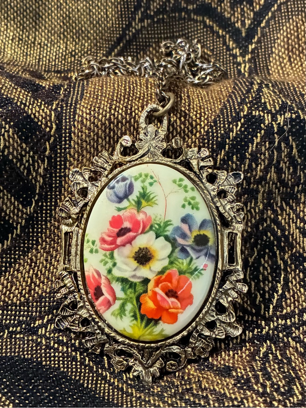 Vintage Floral Pendant with Mirror